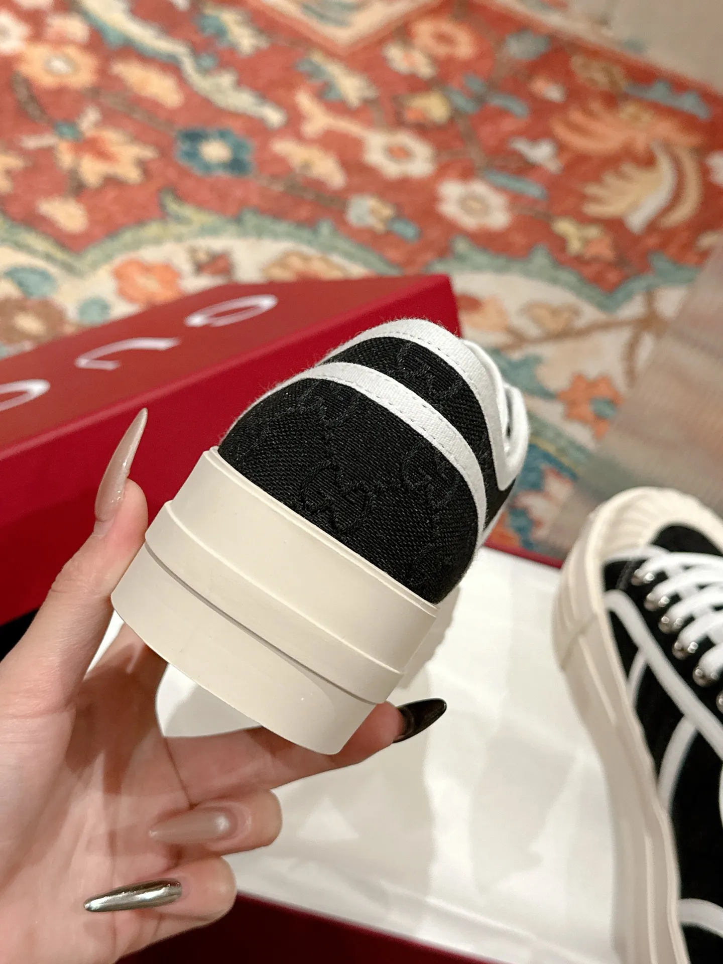👟👟Ex-factory price 520👟👟 Women's models are new🆕 Arrival Gucci tennis 1977 classic Loft series canvas shoes... 2025 hot recommended model, G+1977×Disney cooperation series... GG canvas is made of finished products and incorporates brand elements. The retro style is rich, the classics and feelings are perfect for recall! Each color fabric developed by the original version is customized by the original version, and we pursue the ultimate in large-scale products! Market-level top version ⚠ Fabric: Customized GG cloth electric embroidery/5D washed distressed canvas Lining: Customized terry cloth lining (the feet are fitted and cannot be disassembled) Outsole: Original molded TPU two-color outsole Size: 35-40 (41 customized)